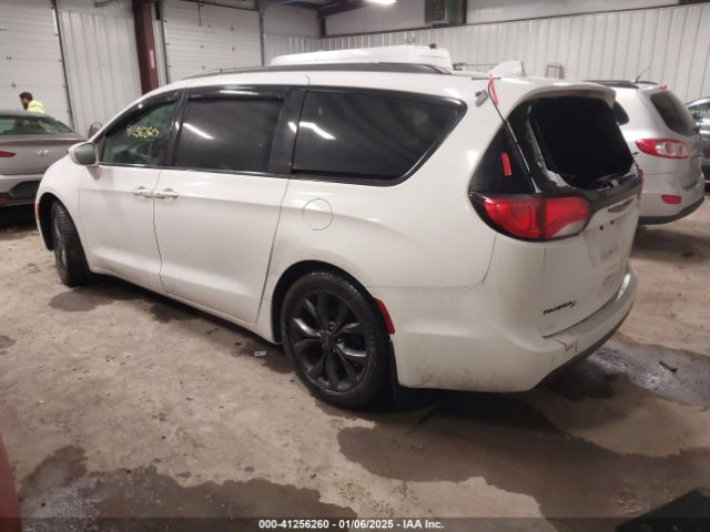 2018 CHRYSLER PACIFICA 2C4RC1BG5JR193591 Photo 2
