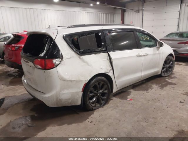 2018 CHRYSLER PACIFICA 2C4RC1BG5JR193591 Photo 3