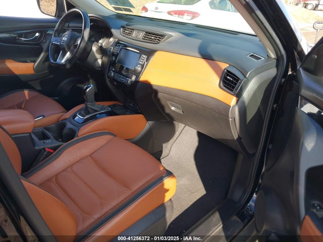 JN8AT2MV7JW327270 Nissan Rogue Sl