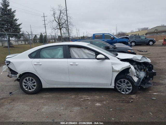 3KPF24AD1RE702135 KIA FORTE LX