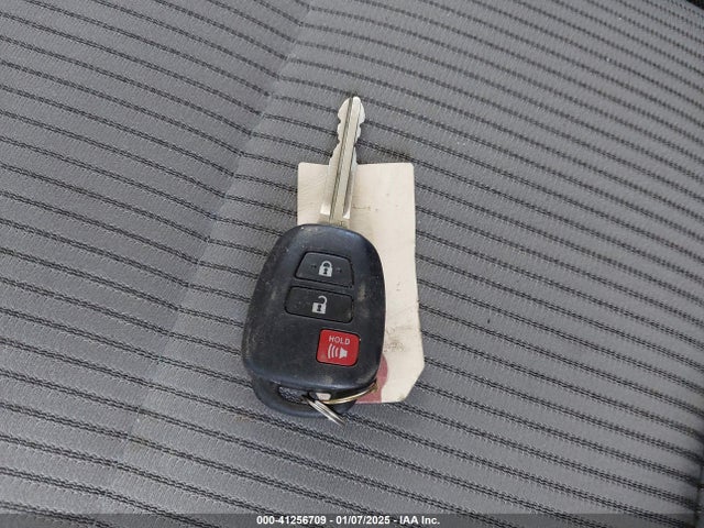 2T3BFREV1FW407507 Toyota RAV4 LE