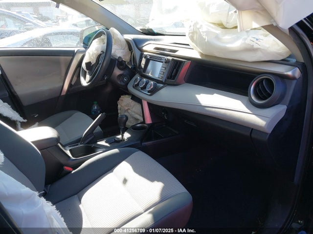 2T3BFREV1FW407507 Toyota RAV4 LE