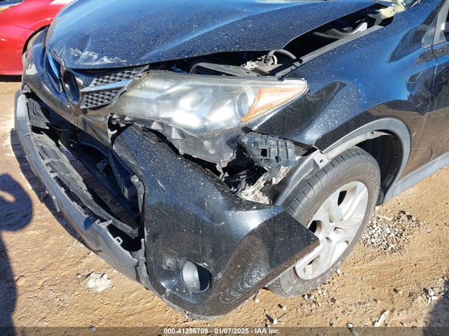 2T3BFREV1FW407507 Toyota RAV4 LE