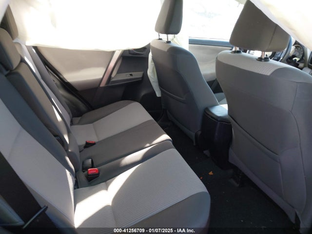 2T3BFREV1FW407507 Toyota RAV4 LE