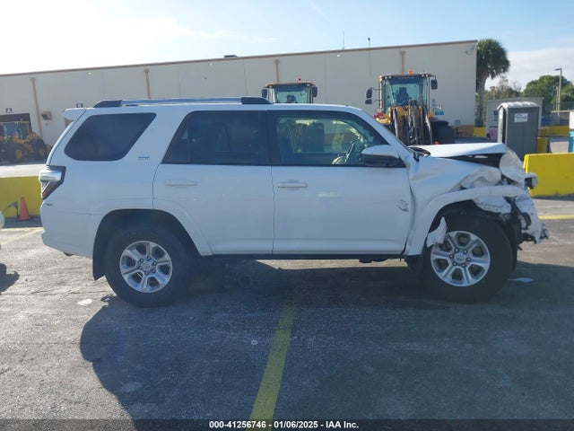 Toyota 4RUNNER SR5 2024 JTEEU5JR6R5310976 Image 13