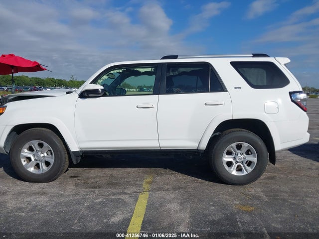 Toyota 4RUNNER SR5 2024 JTEEU5JR6R5310976 Image 14