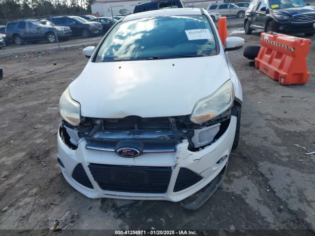 1FADP3K25EL233218 Ford FOCUS SE