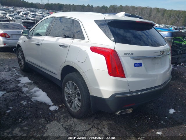 2017 CADILLAC XT5 1GYKNBRS4HZ103708 Photo 2