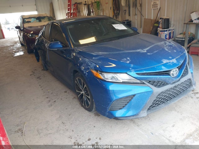 41257366 :رقم المزاد ، 4T1B11HKXJU008971 vin ، 2018 Toyota Camry Se مزاد بيع