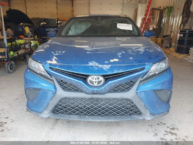 41257366 :رقم المزاد ، 4T1B11HKXJU008971 vin ، 2018 Toyota Camry Se مزاد بيع