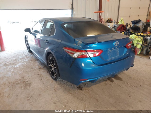 41257366 :رقم المزاد ، 4T1B11HKXJU008971 vin ، 2018 Toyota Camry Se مزاد بيع