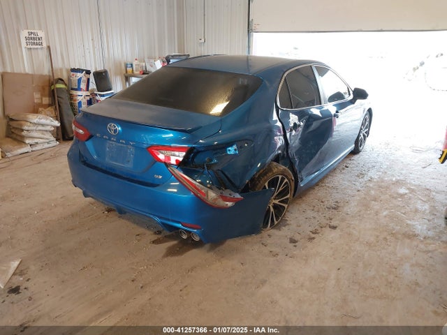 41257366 :رقم المزاد ، 4T1B11HKXJU008971 vin ، 2018 Toyota Camry Se مزاد بيع
