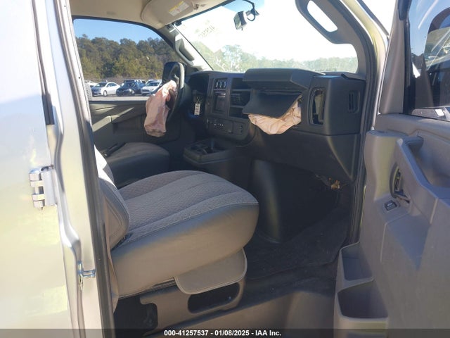 1GAWGFFG0J1242384 Chevrolet Express 2500 Lt