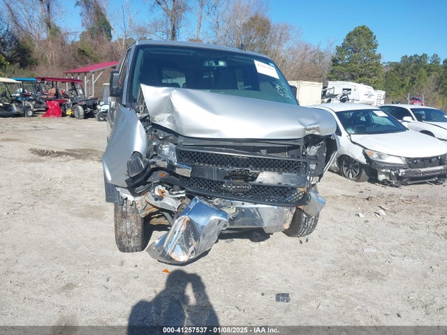 1GAWGFFG0J1242384 Chevrolet Express 2500 Lt