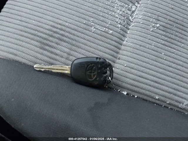 JTMBFREVXFJ039312 Toyota RAV4 LE
