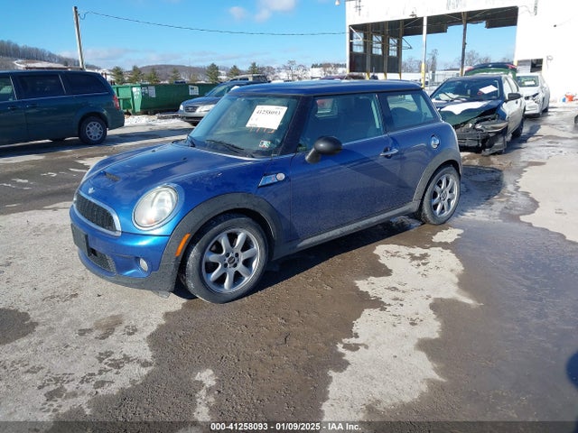 2007 MINI COOPER S WMWMF73567TL87773 Photo 1