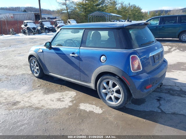 2007 MINI COOPER S WMWMF73567TL87773 Photo 2