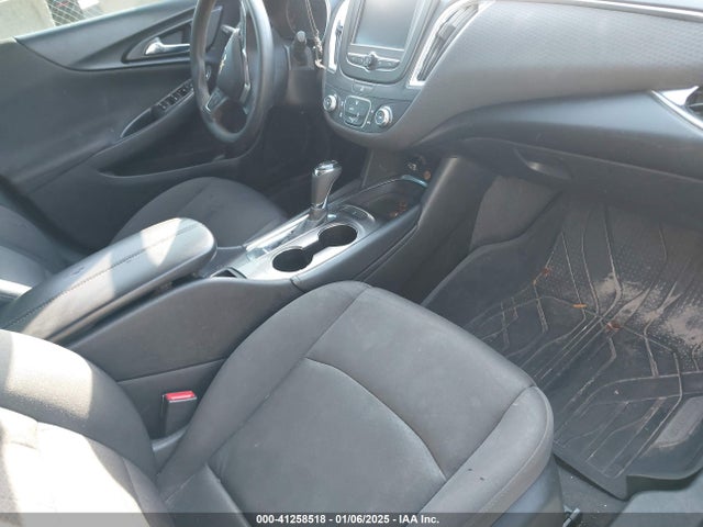 1G1ZD5ST0JF268215 Chevrolet MALIBU LT