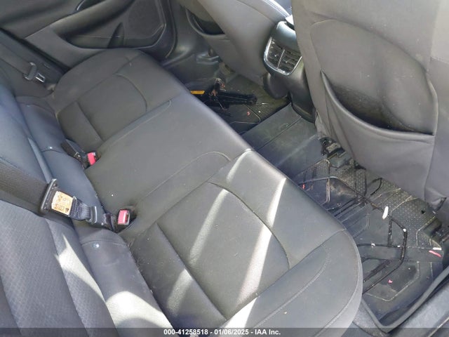 1G1ZD5ST0JF268215 Chevrolet MALIBU LT