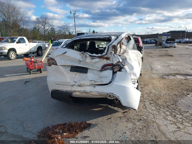 2023 TESLA MODEL Y 7SAYGDEE8PA037965 Photo 5