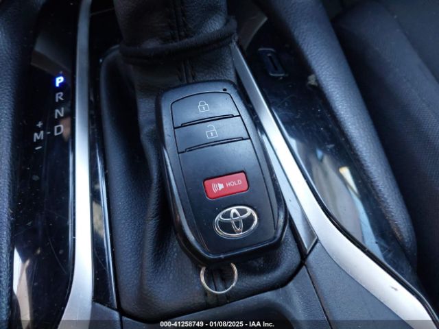 7MUCAAAG8NV028165 Toyota Corolla Cross Le