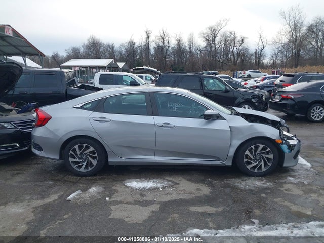 Honda CIVIC EX 2018 2HGFC2F78JH596748 Image 13