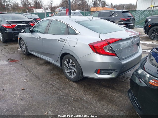 Honda CIVIC EX 2018 2HGFC2F78JH596748 Image 3
