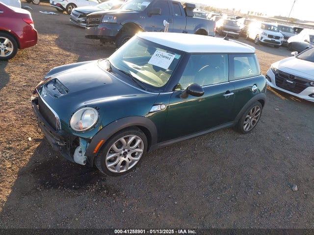 2010 MINI COOPER S WMWMF7C56ATZ71680 Photo 1