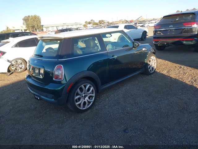 2010 MINI COOPER S WMWMF7C56ATZ71680 Photo 3
