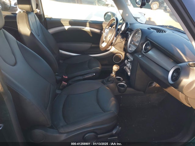 2010 MINI COOPER S WMWMF7C56ATZ71680 Photo 4