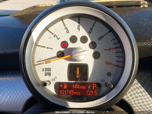2010 MINI COOPER S WMWMF7C56ATZ71680 Photo 6
