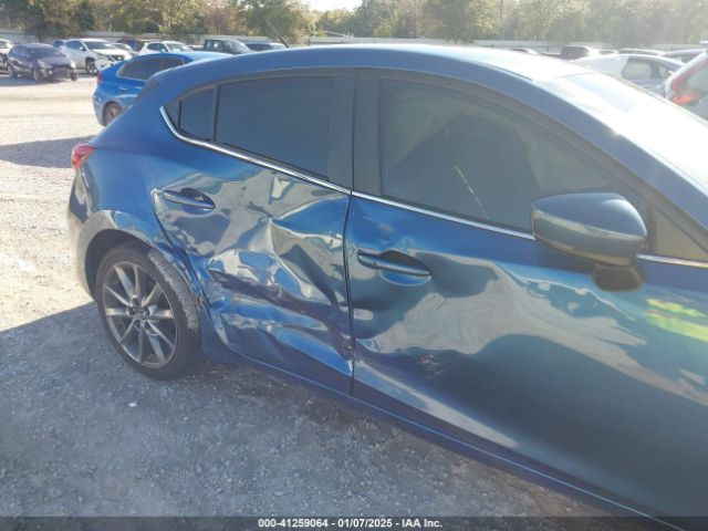 3MZBN1L3XJM210428 Mazda Mazda3 Touring