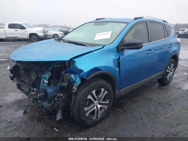 Toyota RAV4 LE 2016 JTMZFREV5GD091798 Image 2