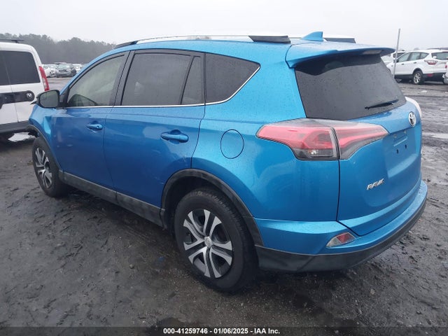Toyota RAV4 LE 2016 JTMZFREV5GD091798 Image 3