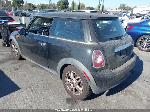 2012 MINI COOPER WMWSU3C54CT543681 Photo 2