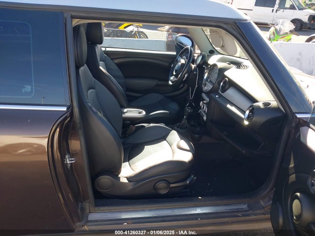 2008 MINI COOPER CLUBMAN WMWML335X8TN66580 Photo 4