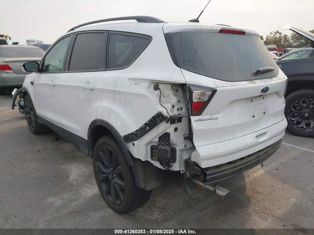 Ford ESCAPE SE 2017 1FMCU0GD9HUC26421 Image 3
