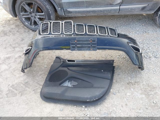 1C4RJFAG7JC244103 Jeep Grand Cherokee Laredo 4x4