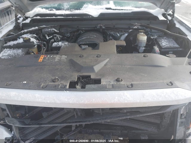 1GCVKREC8JZ193860 Chevrolet Silverado 1500 2lt