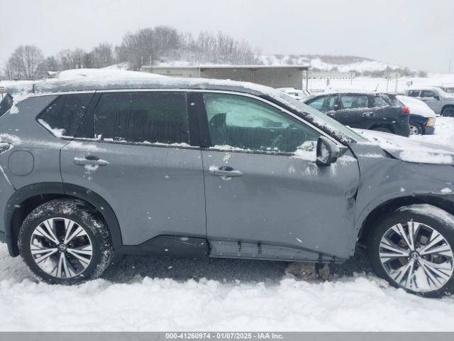 5N1AT3BB2MC677997 Nissan Rogue Sv Intelligent Awd
