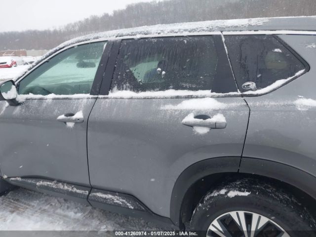 5N1AT3BB2MC677997 Nissan Rogue Sv Intelligent Awd