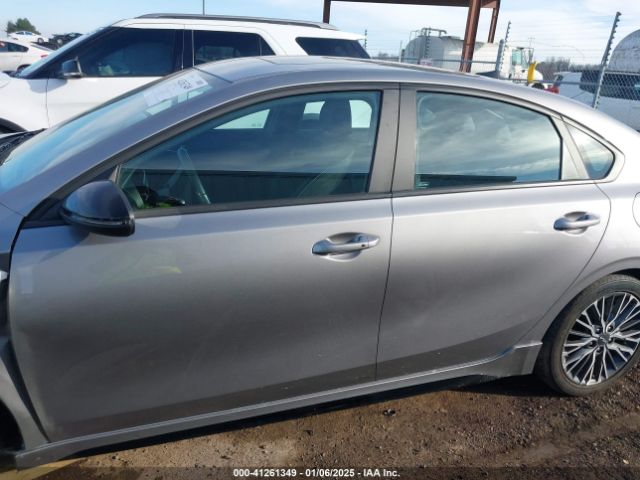 3KPF54AD8PE567501 KIA Forte Gt-line