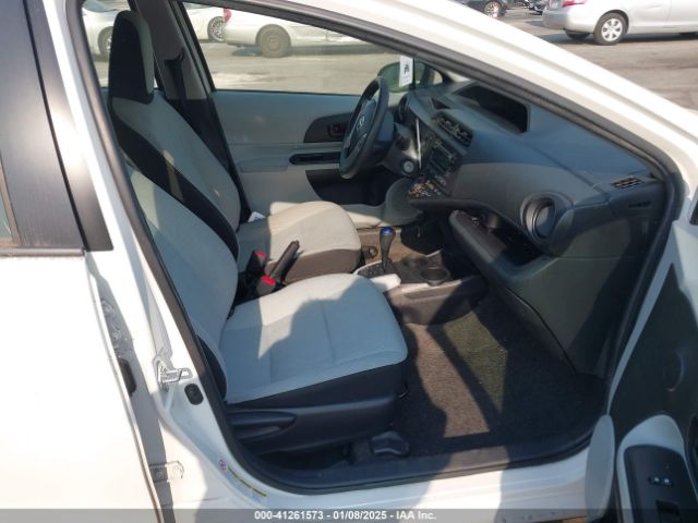 JTDKDTB38E1567595 Toyota Prius C One