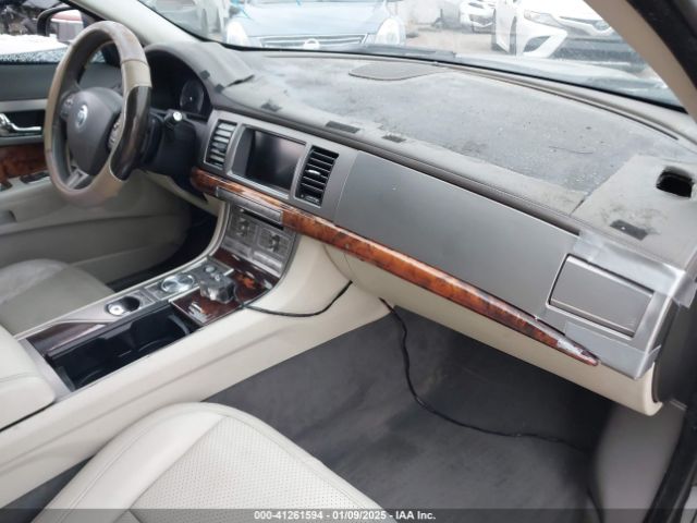2010 JAGUAR XF SAJWA0GB9ALR58747 Photo 4