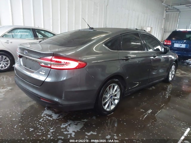 3FA6P0HD1HR126429 Ford FUSION SE