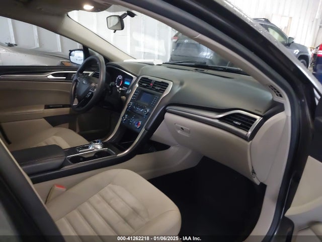 3FA6P0HD1HR126429 Ford FUSION SE