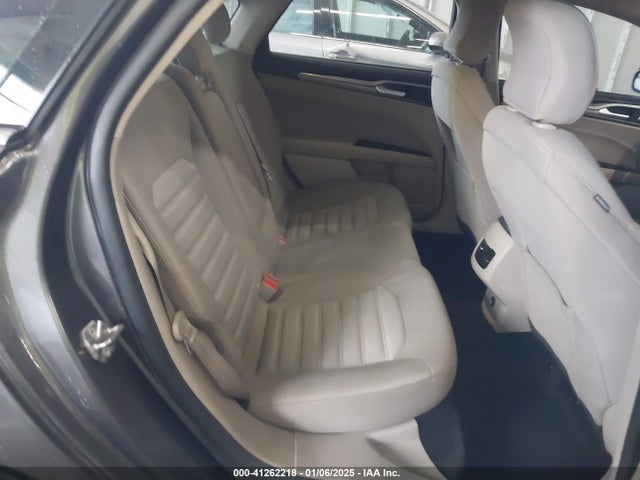3FA6P0HD1HR126429 Ford FUSION SE