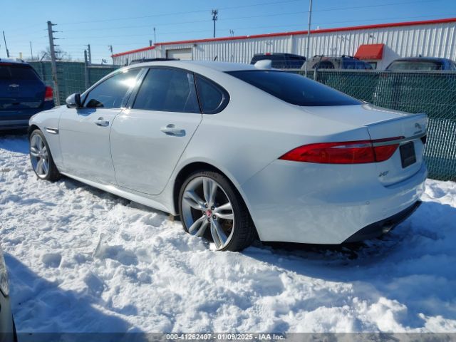 2018 JAGUAR XF SAJBL4FX0JCY69341 Photo 2