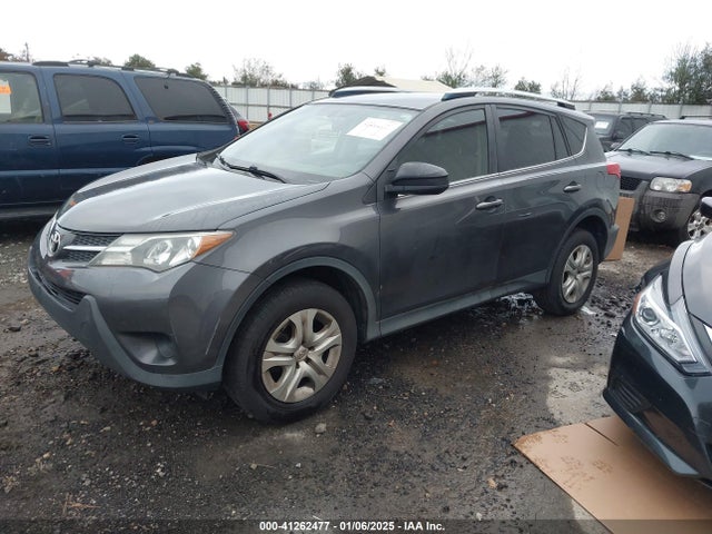 Toyota RAV4 LE 2015 JTMZFREV9FJ037288 Image 2