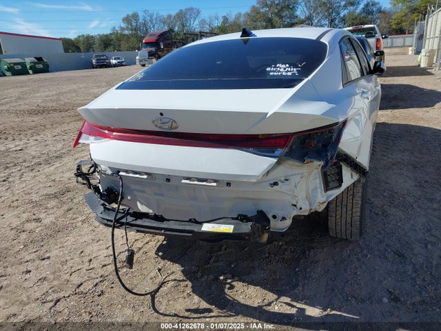 5NPLS4AG8MH007233 Hyundai ELANTRA SEL